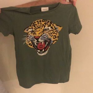 Gucci t-shirt size youth 10
